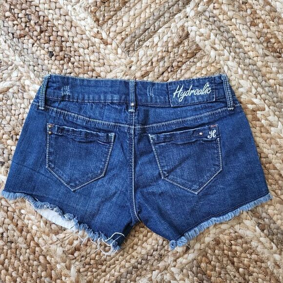 Hydraulic Bailey Low Rise Factory Distressed Hem Jean Shorts Size 5/6 - Picture 2 of 6
